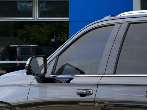 New 2026 Chevrolet Suburban Premier image 12