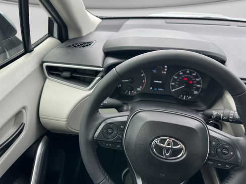 Used 2024 Toyota Corolla Cross LE FWD image 29