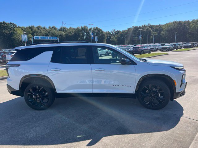 New 2027 Chevrolet Traverse RS w/ LPO, Floor Liner Package FWD image 11