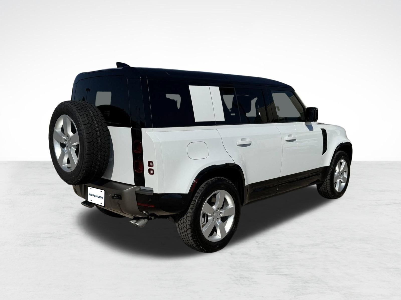 Used 2025 Land Rover Defender 110 X-Dynamic SE AWD/4WD image 7