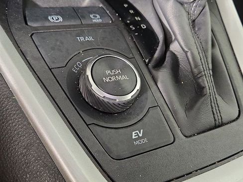 Used 2025 Toyota RAV4 XLE image 26