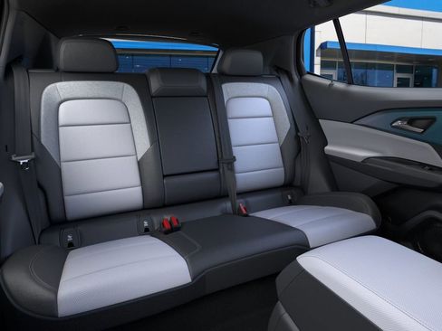 New 2026 Chevrolet Equinox EV LT image 17