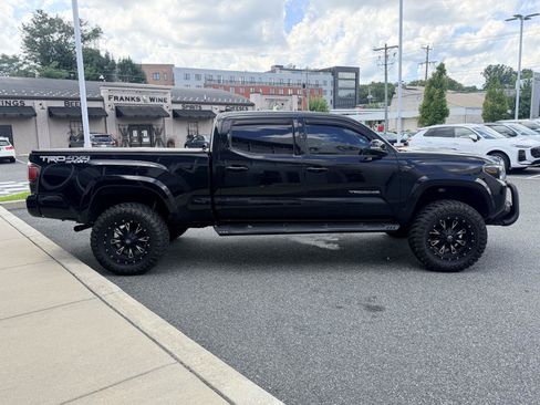 Used 2017 Toyota Tacoma TRD Sport w/ Tow Package AWD/4WD image 7
