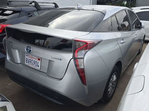 Used 2017 Toyota Prius One image 2