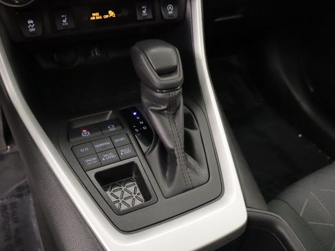 Used 2025 Toyota RAV4 XLE w/ Convenience Package AWD/4WD image 18