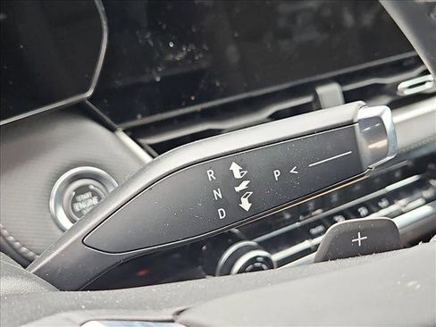 Used 2025 Chevrolet Equinox LT image 11