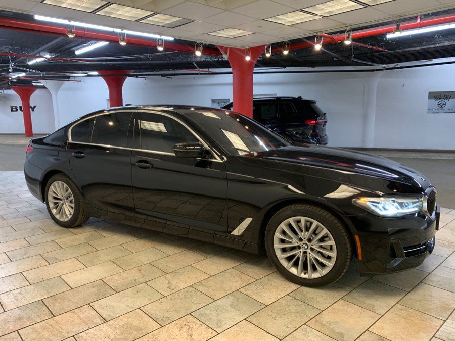 Used 2023 BMW 530i w/ Premium Package RWD image 8