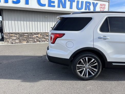 Used 2017 Ford Explorer Platinum image 11