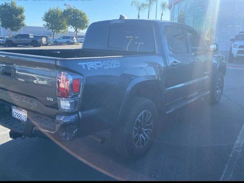 Used 2022 Toyota Tacoma TRD Sport image 2