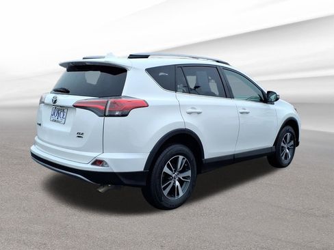 Used 2018 Toyota RAV4 XLE w/ Plus Extra Value Package AWD/4WD image 5