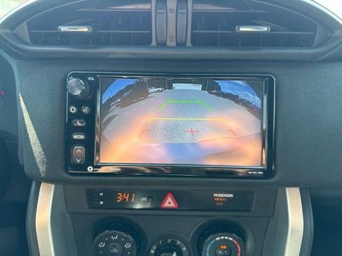 Used 2017 Toyota 86 RWD image 21