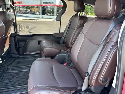 Used 2024 Toyota Sienna Platinum image 12