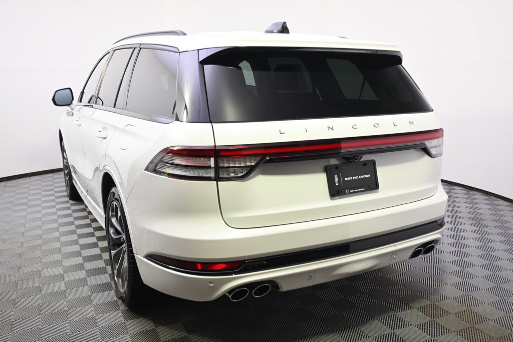 New 2026 Lincoln Aviator AWD w/ Jet Appearance Package image 4