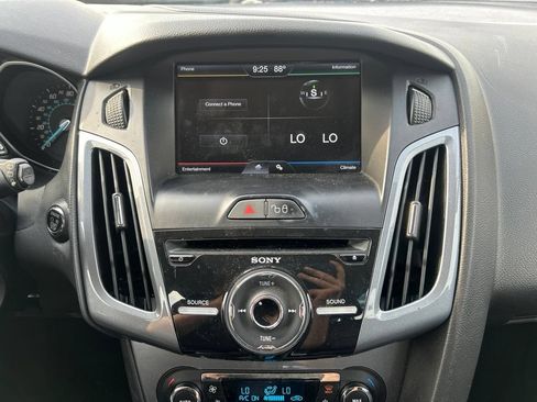 Used 2012 Ford Focus Titanium FWD image 23