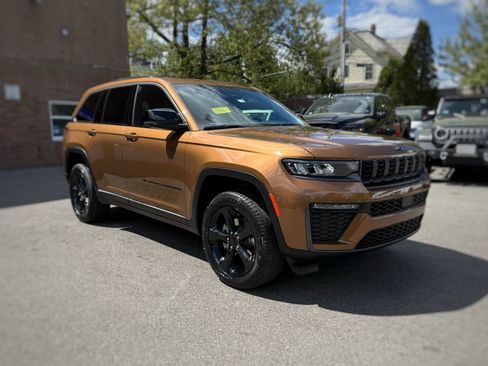 New 2026 Jeep Grand Cherokee Limited w/ Limited Altitude Package AWD/4WD image 3