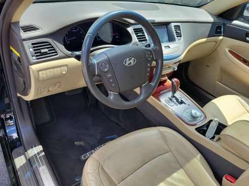 Used 2013 Hyundai Genesis 3.8 w/ Technology Pkg RWD image 19