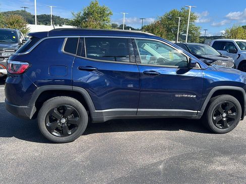 Used 2020 Jeep Compass Latitude w/ Cold Weather Group AWD/4WD image 3