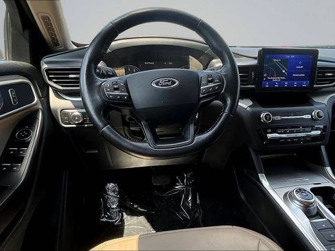 Used 2020 Ford Explorer XLT w/ Equipment Group 202A AWD/4WD image 8