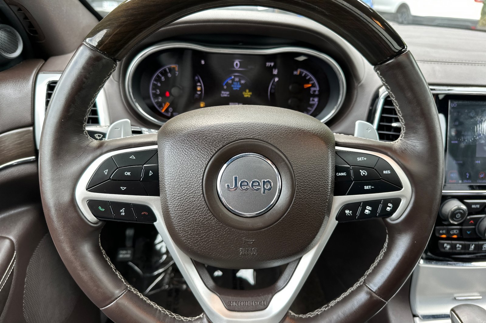 Used 2019 Jeep Grand Cherokee Overland AWD/4WD image 27