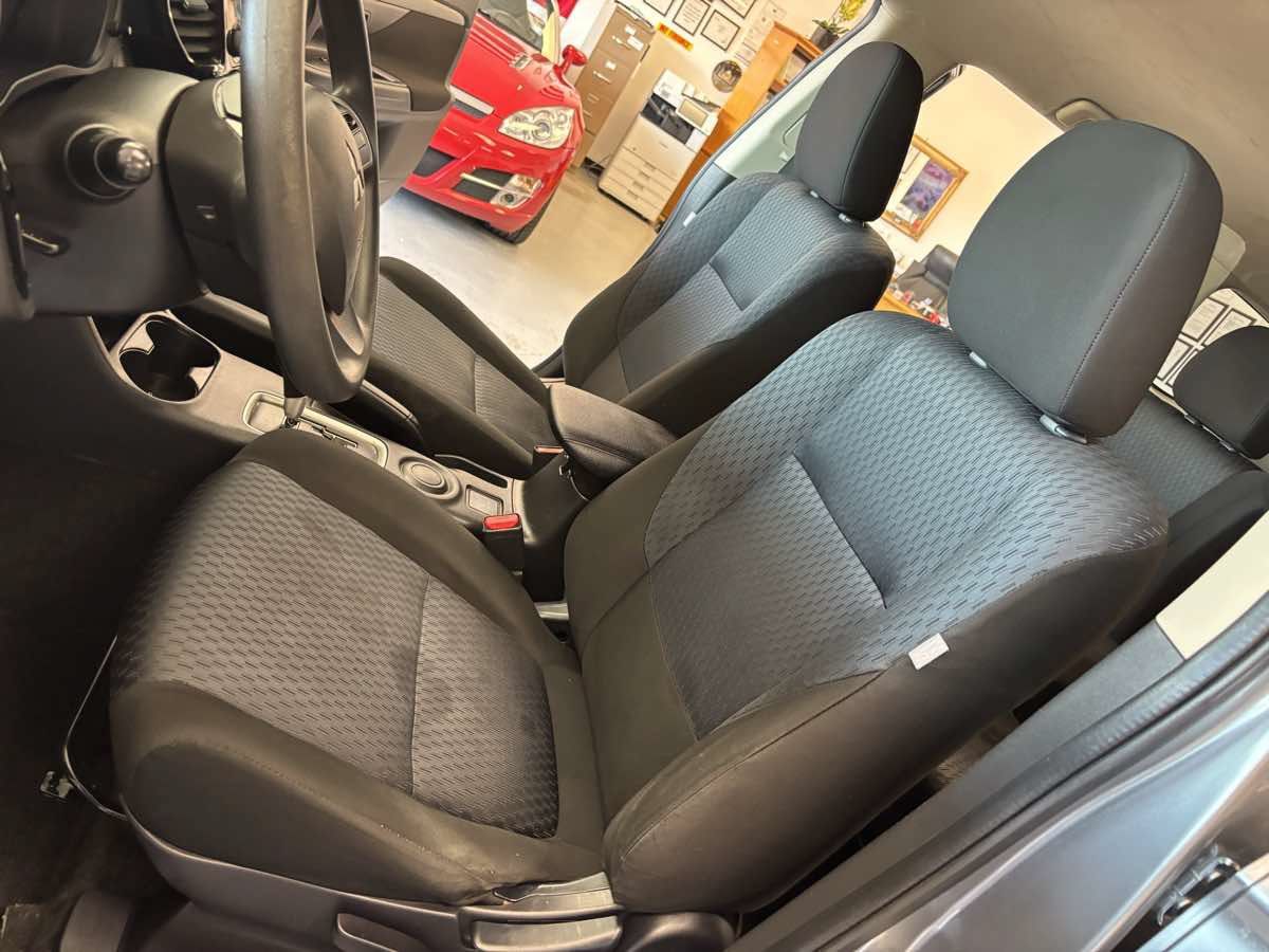 Used 2014 Mitsubishi Outlander ES FWD image 20