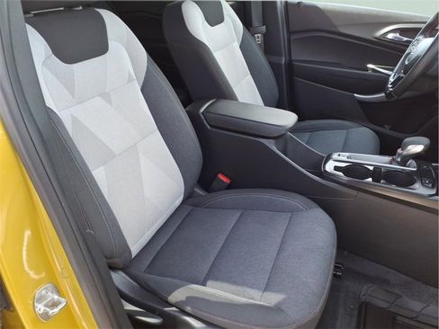 Used 2024 Chevrolet Trax RS w/ Driver Confidence Package image 15