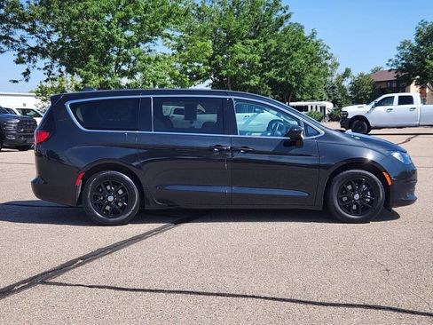 Used 2023 Chrysler Voyager LX image 2