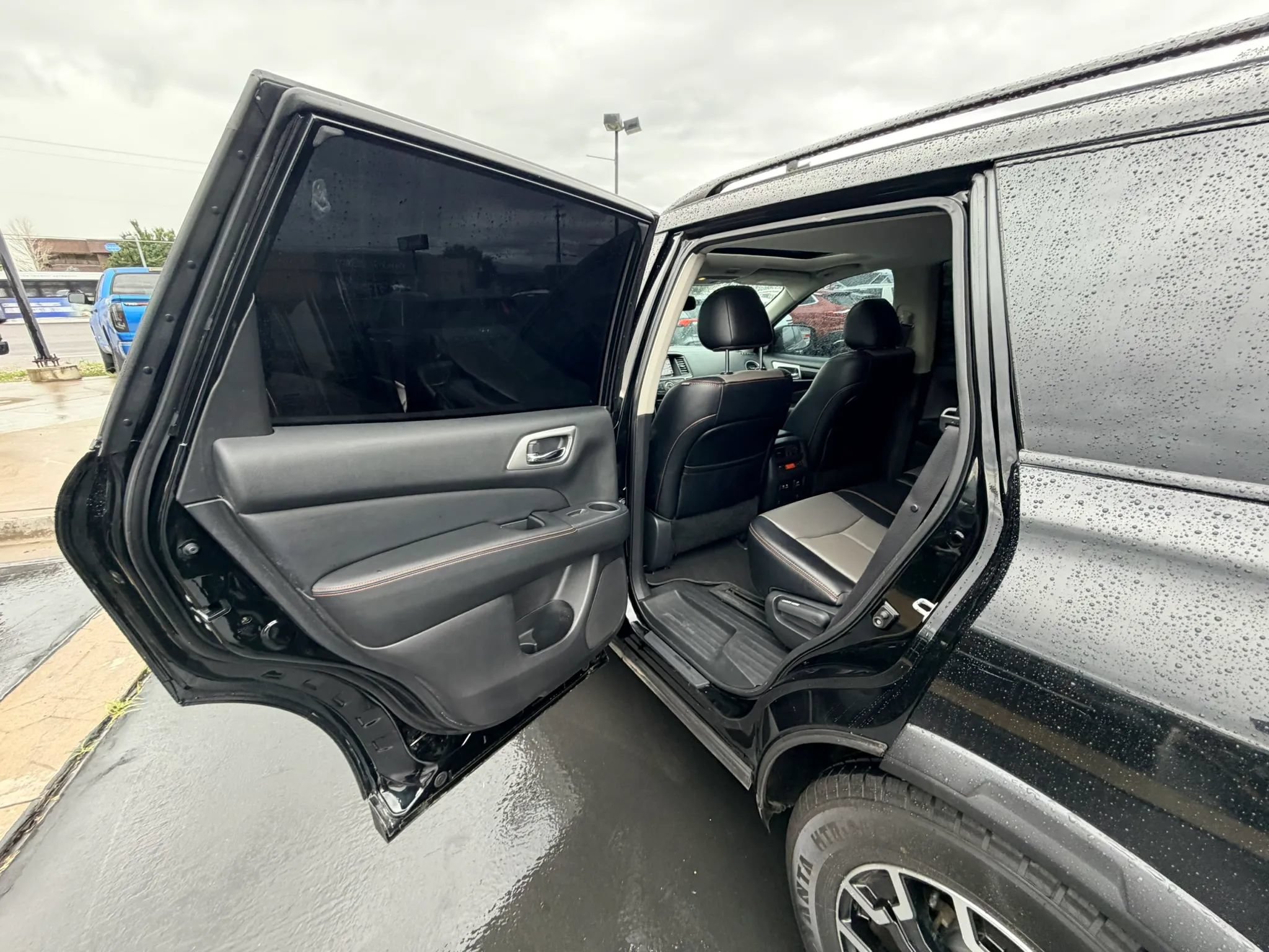 Used 2020 Nissan Pathfinder SL AWD/4WD image 19