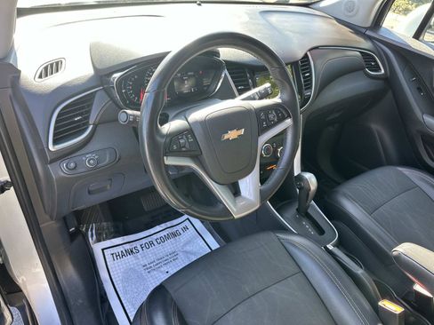 Used 2019 Chevrolet Trax LT w/ Driver Confidence Package image 9