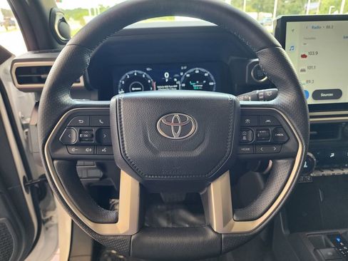 Used 2026 Toyota 4Runner Limited AWD/4WD image 18