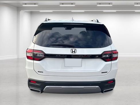 New 2026 Honda Pilot Touring image 4