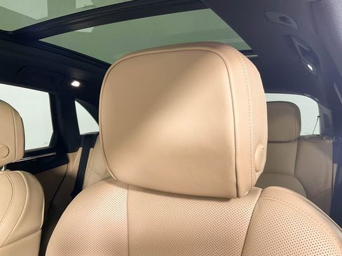 Certified 2025 Porsche Macan AWD/4WD image 16