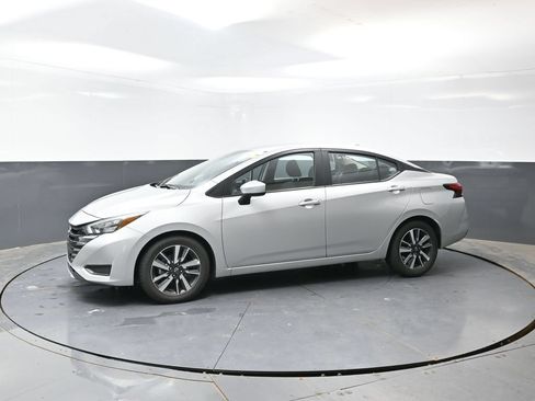 Used 2025 Nissan Versa SV FWD image 8