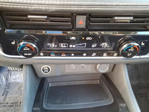 Used 2023 Nissan Rogue SL w/ SL Premium Package image 16