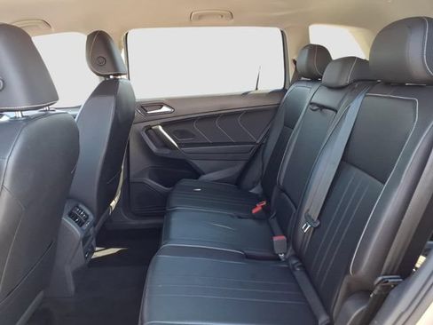 Used 2022 Volkswagen Tiguan SE AWD/4WD image 15