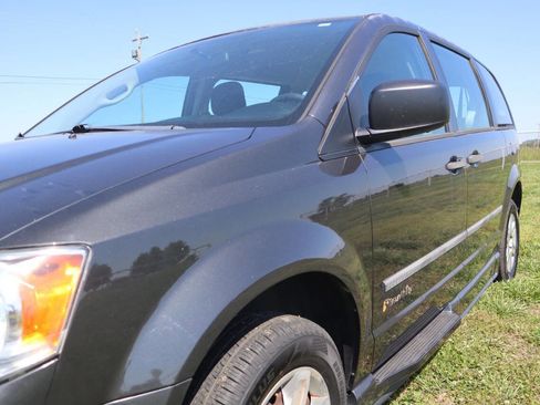 Used 2012 Dodge Grand Caravan American Value Package FWD image 19