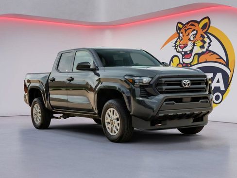 Used 2025 Toyota Tacoma SR AWD/4WD image 3