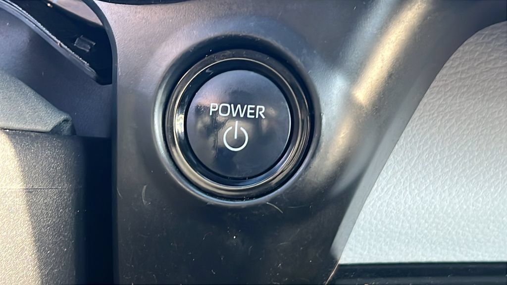 Certified 2025 Toyota Sienna XLE FWD image 24
