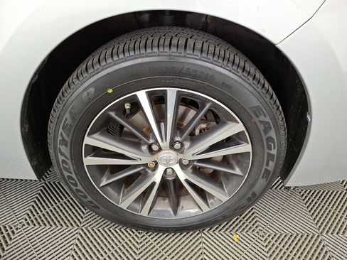 Used 2017 Toyota Corolla LE image 26