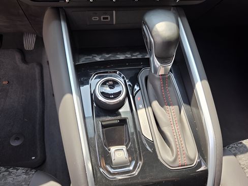 Used 2024 Chevrolet Colorado Z71 AWD/4WD image 22