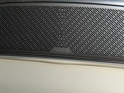Used 2025 Land Rover Range Rover Autobiography AWD/4WD image 8