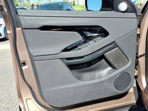 Used 2024 Land Rover Range Rover Evoque Dynamic SE image 19