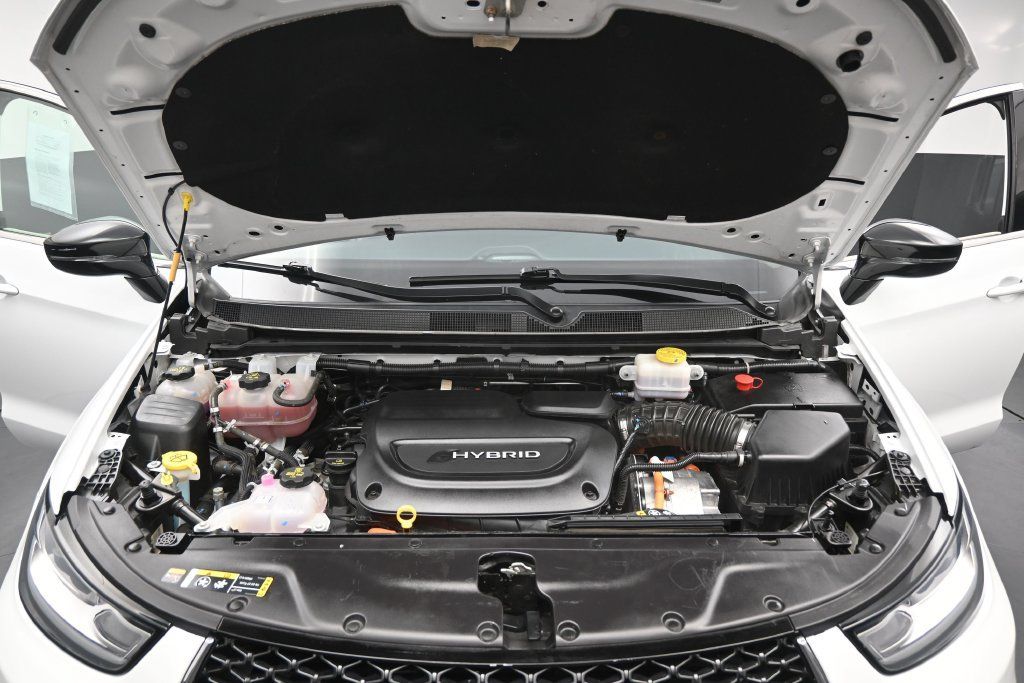 Used 2024 Chrysler Pacifica Limited FWD image 38