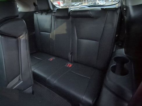 Certified 2022 Toyota Highlander XLE image 17