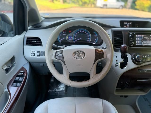 Used 2012 Toyota Sienna XLE FWD image 21