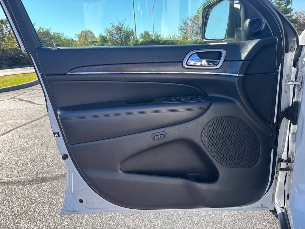 Used 2018 Jeep Grand Cherokee Limited AWD/4WD image 12