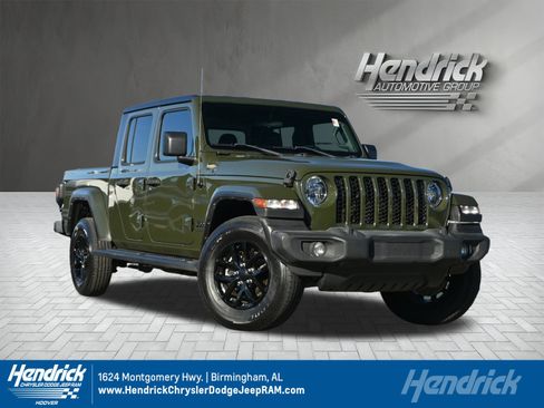 Used 2022 Jeep Gladiator Sport image 1