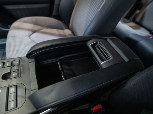 Used 2024 Toyota Highlander LE image 28