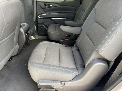 Used 2025 Chevrolet Traverse LT FWD image 19