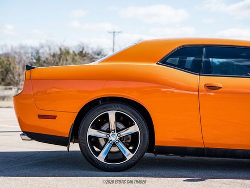 Used 2014 Dodge Challenger R/T RWD image 10