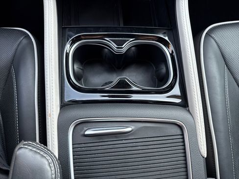 Used 2024 Chrysler Pacifica Limited image 22